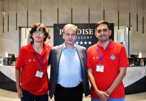 cto-mundo-ajedrez-aficionados-representantes-españa-junto-director-fide
